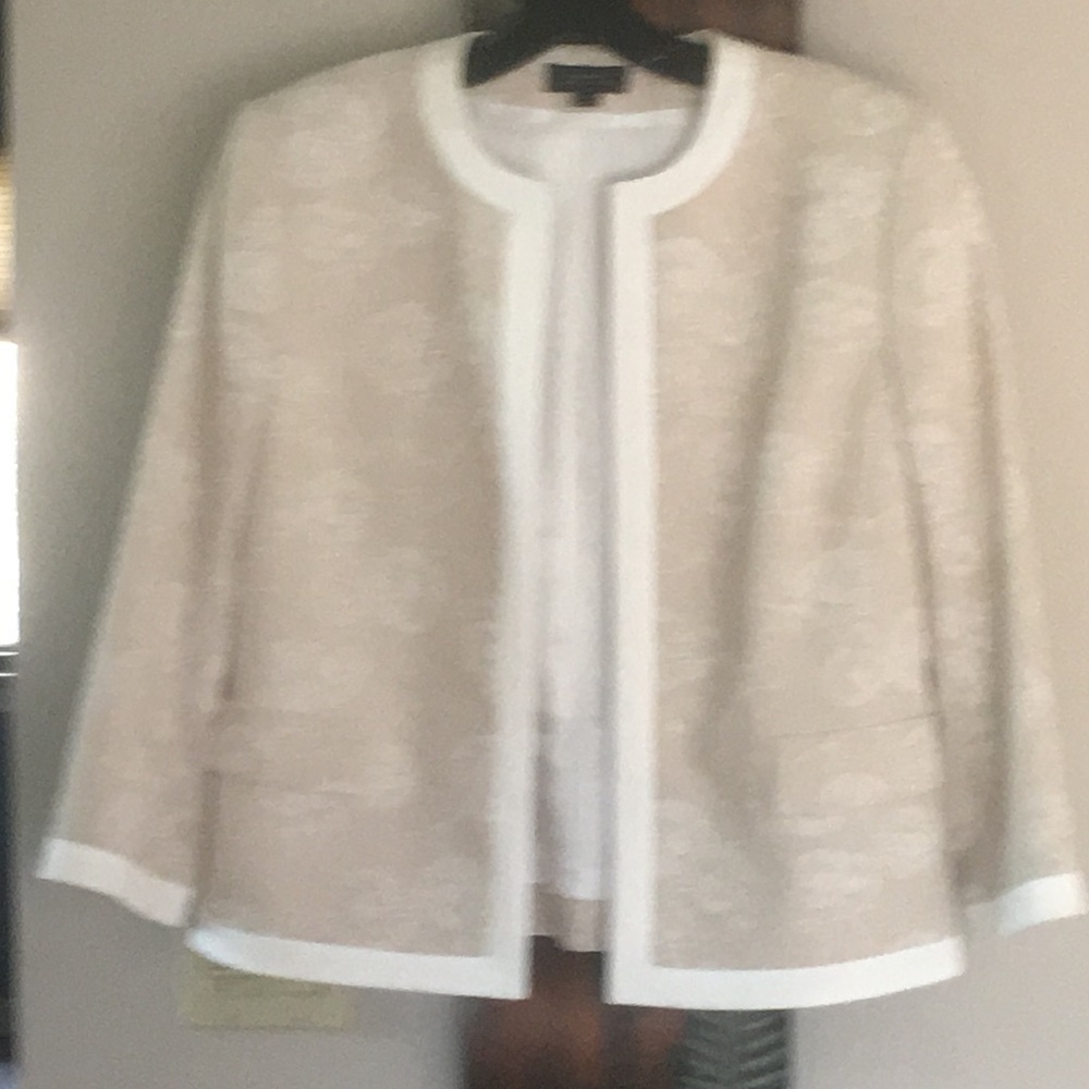EUC Tahari Blazer